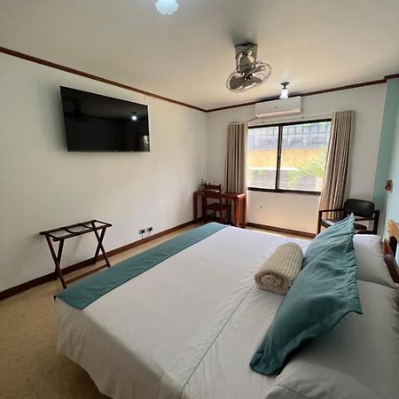 Hotel Caucasia Kültér fotó