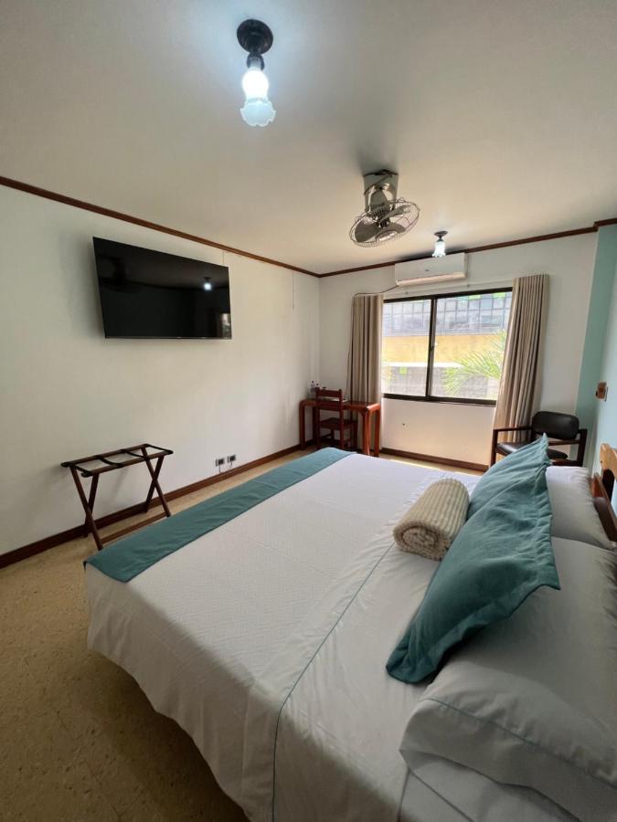 Hotel Caucasia Kültér fotó