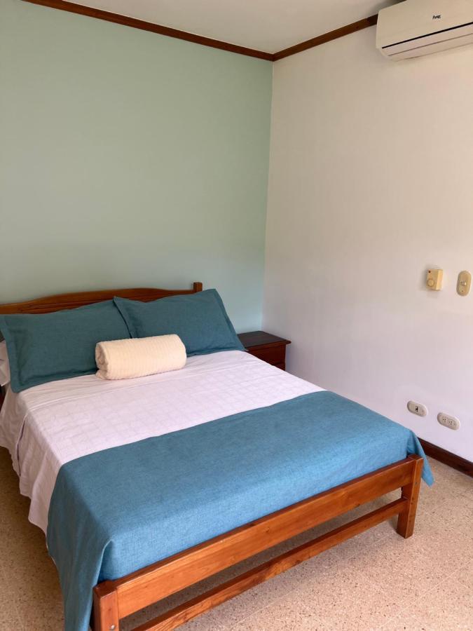 Hotel Caucasia Kültér fotó