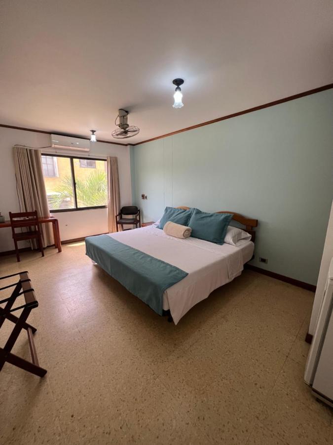 Hotel Caucasia Kültér fotó