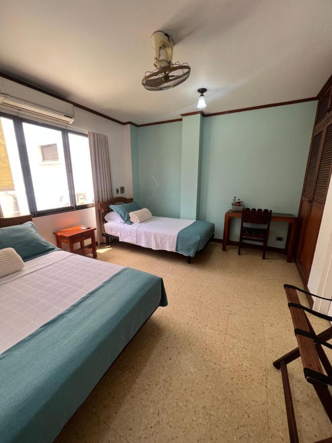 Hotel Caucasia Kültér fotó