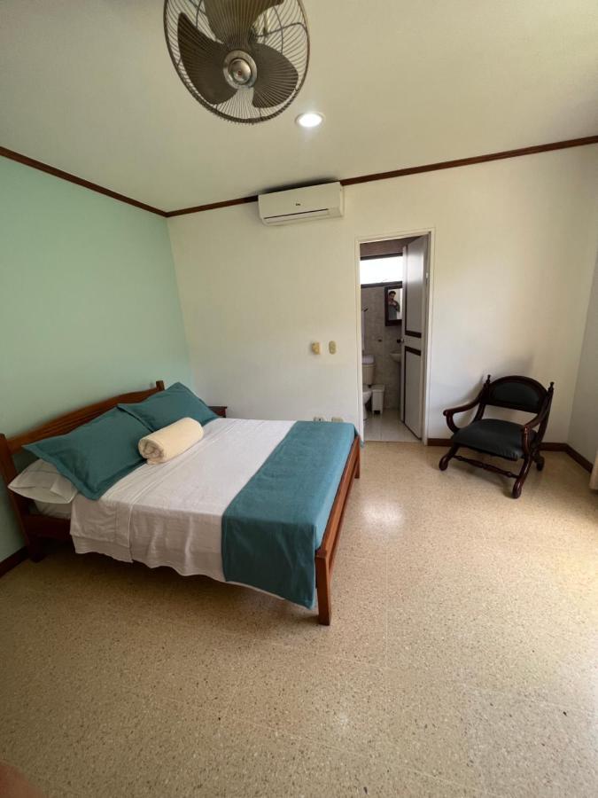 Hotel Caucasia Kültér fotó
