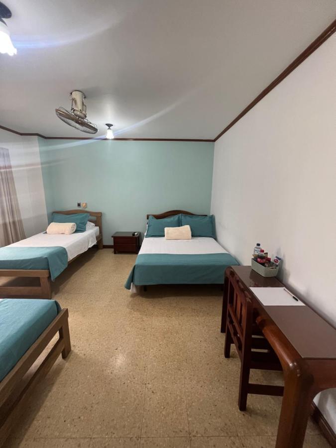 Hotel Caucasia Kültér fotó