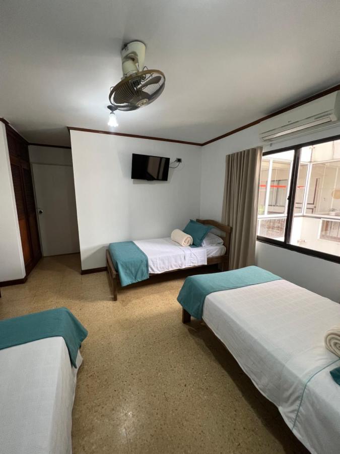 Hotel Caucasia Kültér fotó