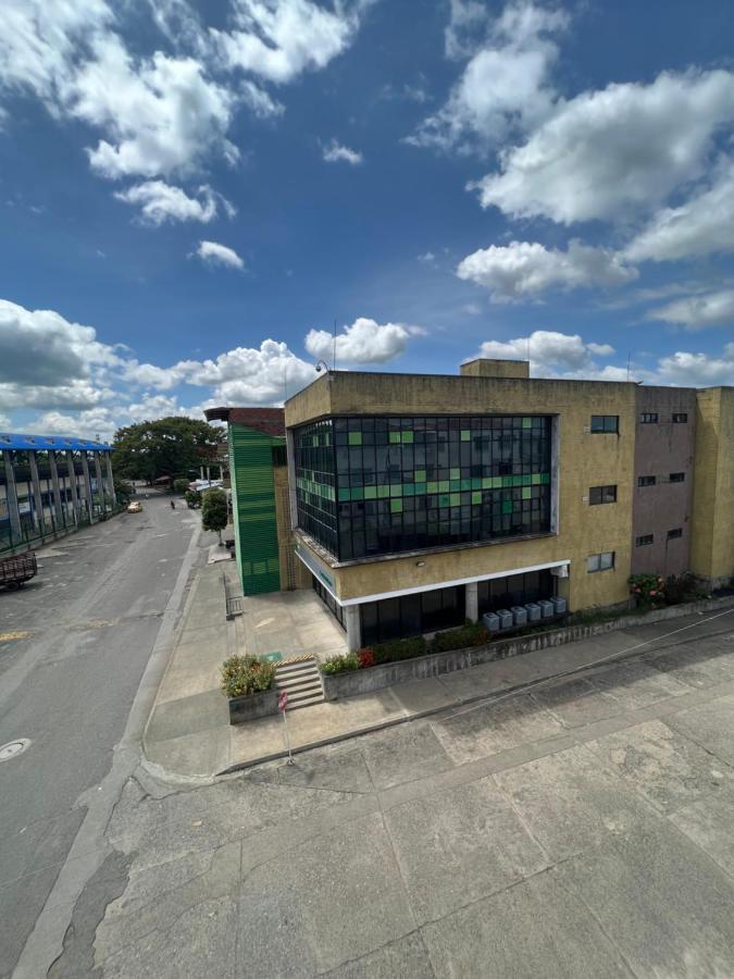 Hotel Caucasia Kültér fotó
