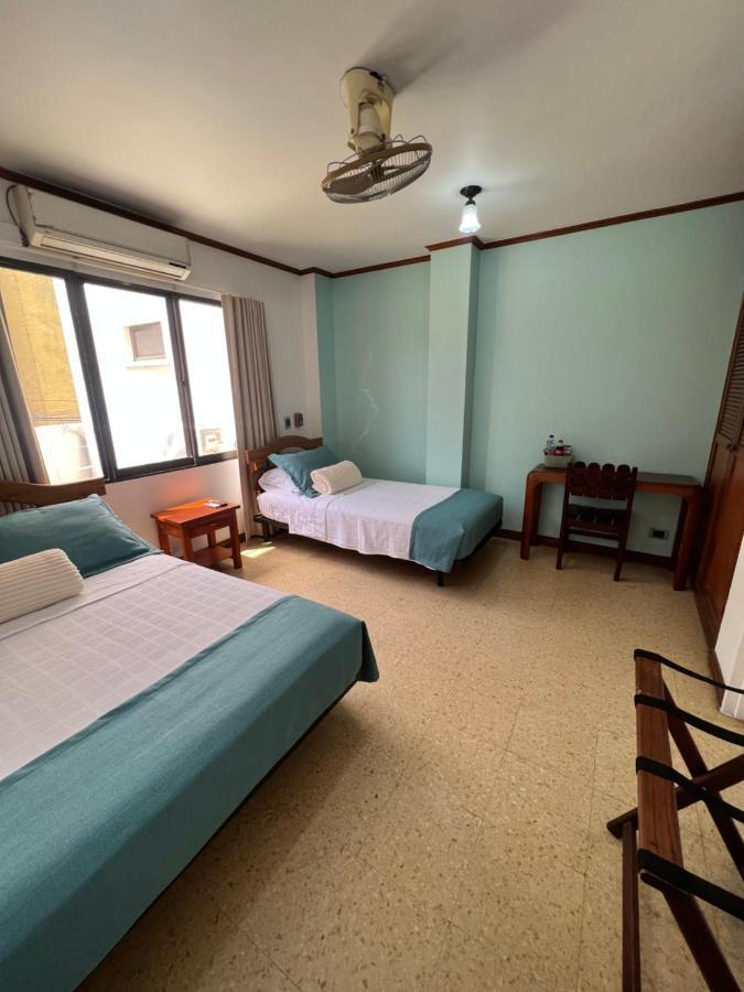Hotel Caucasia Kültér fotó