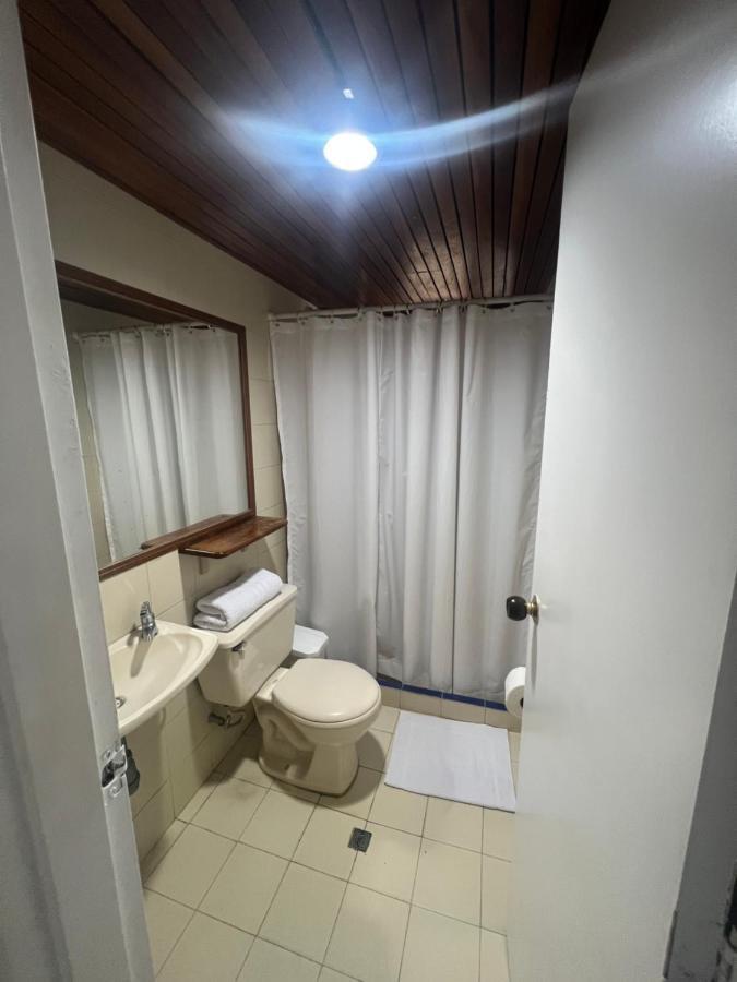 Hotel Caucasia Kültér fotó