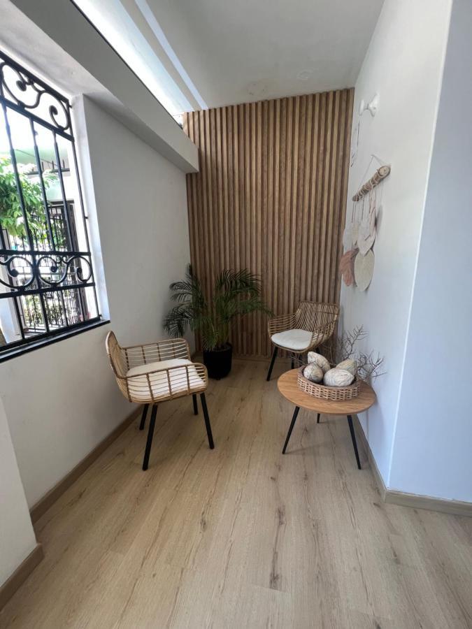 Hotel Caucasia Kültér fotó
