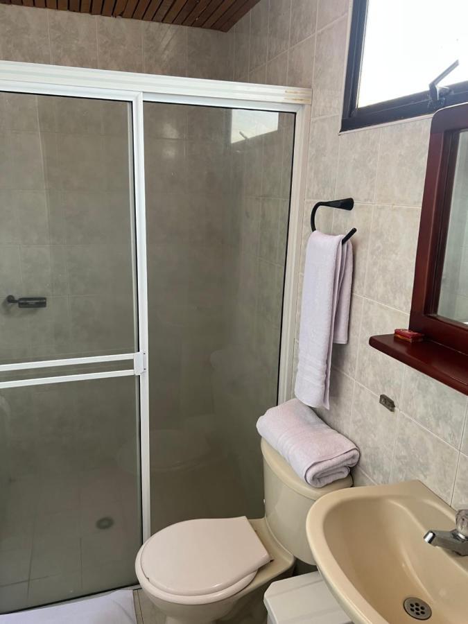 Hotel Caucasia Kültér fotó